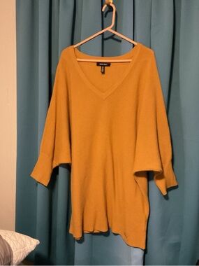 Ellen Tracy V-Neck Sweater in Mustard Yellow